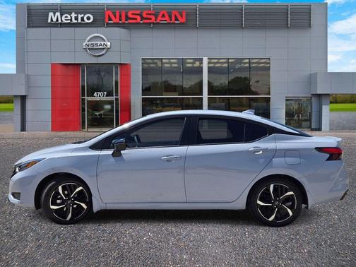 Gray Sky Pearl 2025 Nissan Versa 1.6 SR
