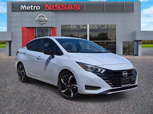 Gray Sky Pearl 2025 Nissan Versa 1.6 SR