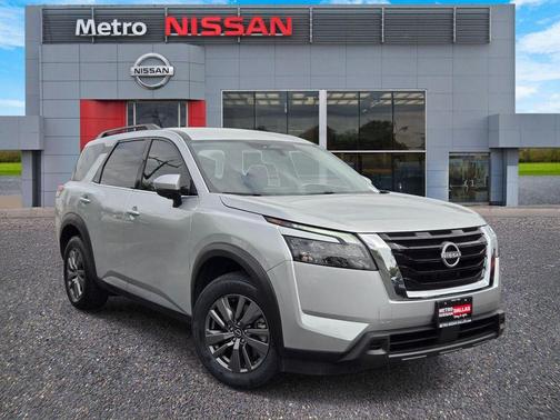 Brilliant Silver Metallic 2025 Nissan Pathfinder SV