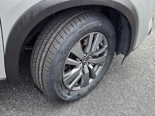 Brilliant Silver Metallic 2025 Nissan Pathfinder SV