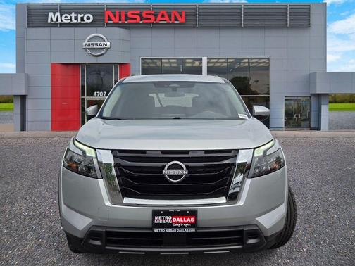 Brilliant Silver Metallic 2025 Nissan Pathfinder SV