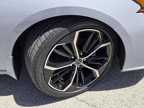 Sky 2026 Nissan Altima SR