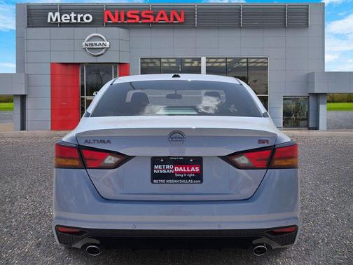 Sky 2026 Nissan Altima SR