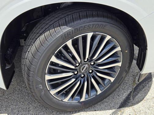 Everest White P 2026 Nissan Armada PLRES