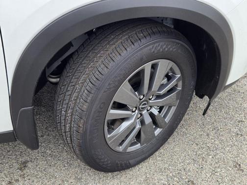Everest White P 2026 Nissan Pathfinder SV