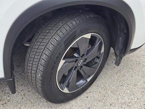 Everest White P 2025 Nissan Rogue SV