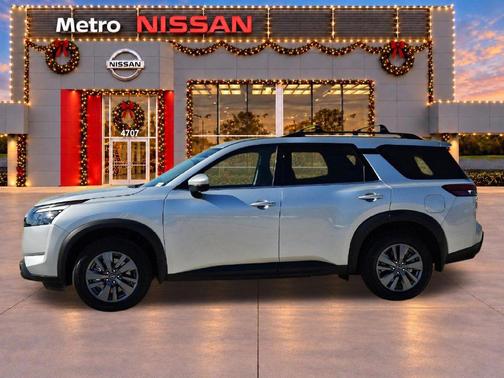 Brilliant Silver 2025 Nissan Pathfinder SV FWD