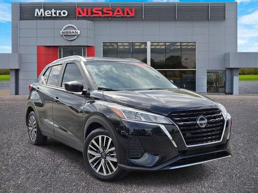 Super Black 2024 Nissan Kicks SV