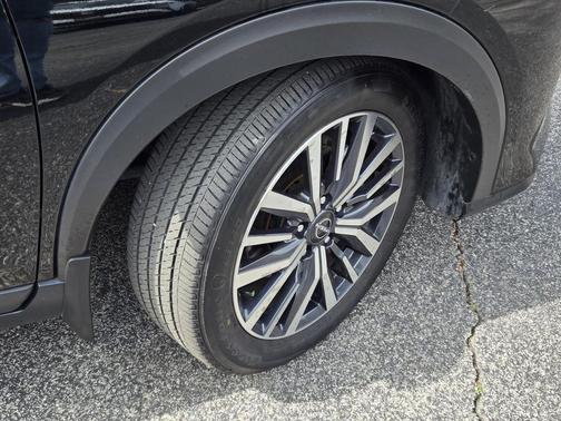 Super Black 2024 Nissan Kicks SV