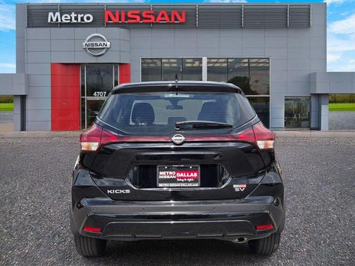 Super Black 2024 Nissan Kicks SV