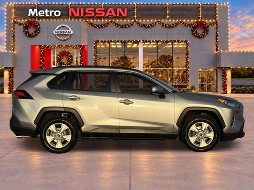 Silver Sky Metallic 2019 Toyota RAV4 XLE
