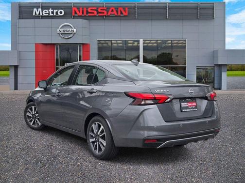 Gun Metallic 2025 Nissan Versa 1.6 SV