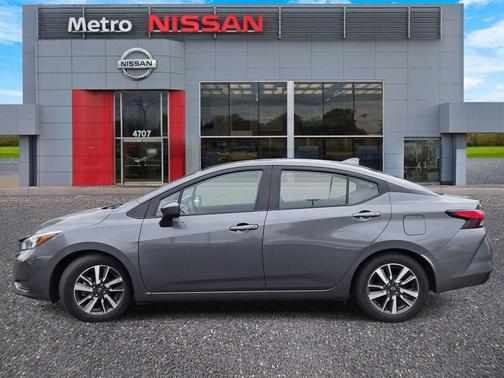 Gun Metallic 2025 Nissan Versa 1.6 SV