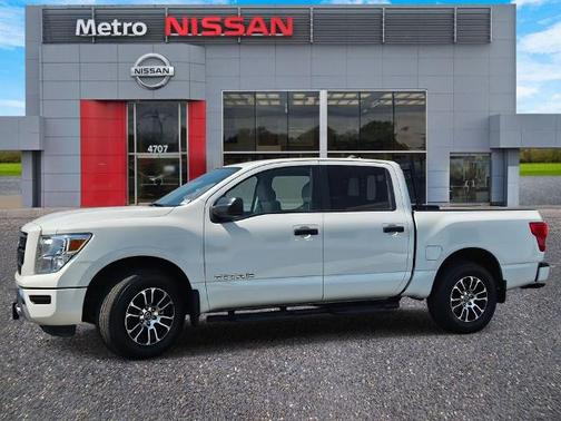 2022 Nissan Titan SV
