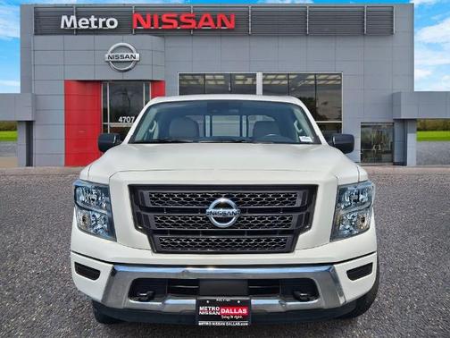 2022 Nissan Titan SV