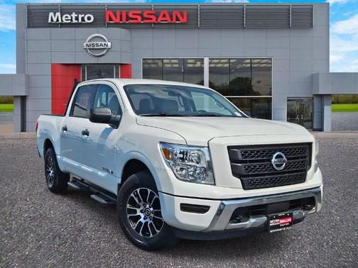 2022 Nissan Titan SV