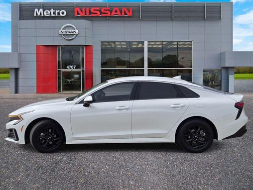 Snow White Pearl 2025 Kia K5 LXS