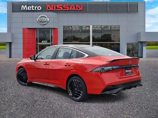 2t Emb Blk Roof 2026 Nissan Sentra SR