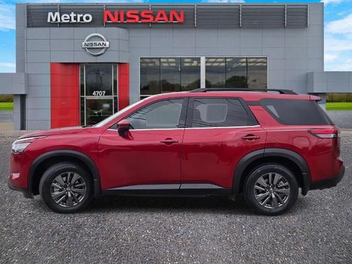 2022 Nissan Pathfinder SV