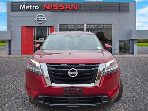 2022 Nissan Pathfinder SV