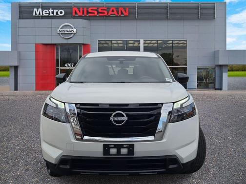 2025 Nissan Pathfinder S