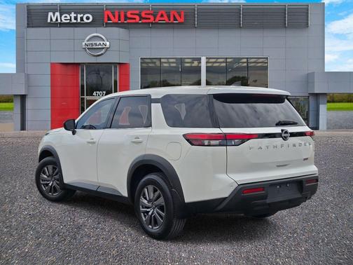 2025 Nissan Pathfinder S