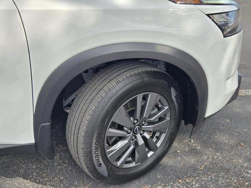 2025 Nissan Pathfinder S