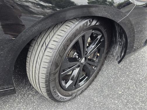 Black 2023 Nissan Sentra SV