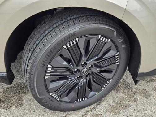 Silver Metallic 2026 Nissan Murano Platinum
