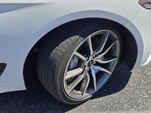 White 2025 Genesis G70 2.5T