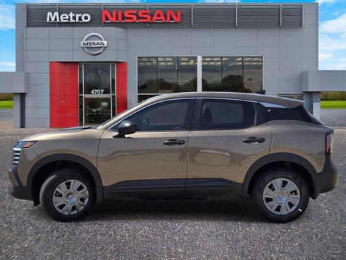 Canyon Bronze M 2026 Nissan Kicks S