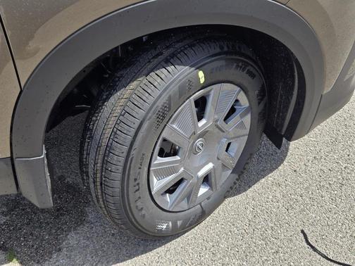 Canyon Bronze M 2026 Nissan Kicks S
