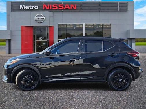 2023 Nissan Kicks SR