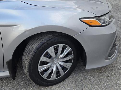 2023 Toyota Camry Hybrid LE