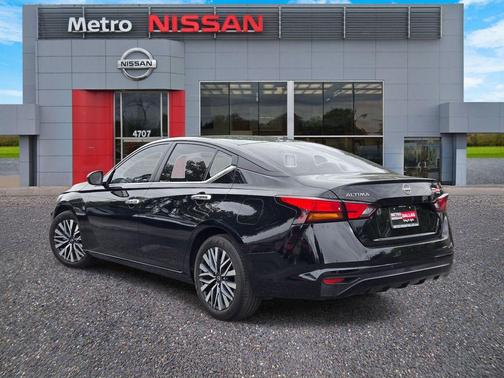 Super Black 2024 Nissan Altima 2.5 SV