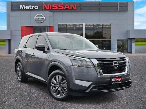 2025 Nissan Pathfinder S