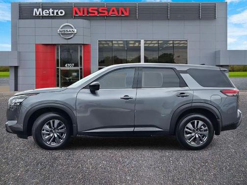 2025 Nissan Pathfinder S