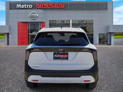 2026 Nissan Kicks SV