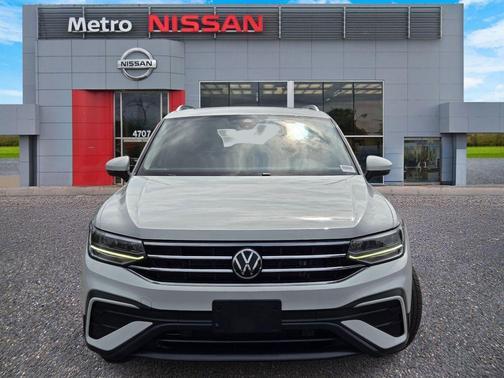 Pure White 2022 Volkswagen Tiguan 2.0T SE
