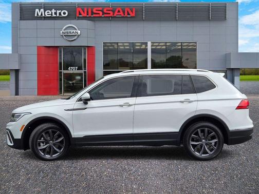 Pure White 2022 Volkswagen Tiguan 2.0T SE