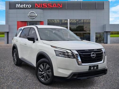 2025 Nissan Pathfinder S