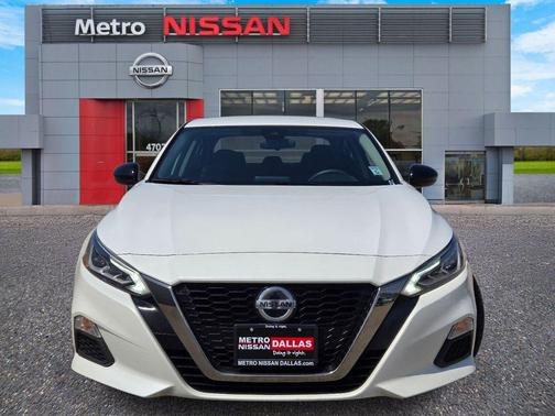 White 2022 Nissan Altima 2.5 SR