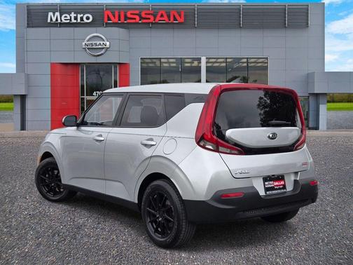 Sparkling Silver 2021 Kia Soul LX