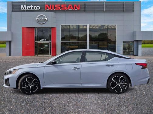 2025 Nissan Altima SR