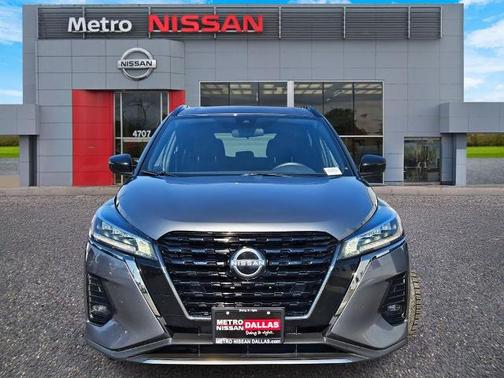 2023 Nissan Kicks SR