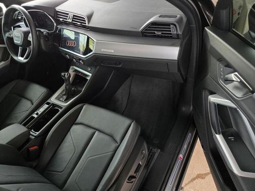 Mythos Black Metallic 2023 Audi Q3 45 S line Premium