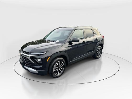 Mosaic Black Metallic 2026 Chevrolet Trailblazer LT