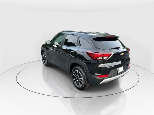 Mosaic Black Metallic 2026 Chevrolet Trailblazer LT