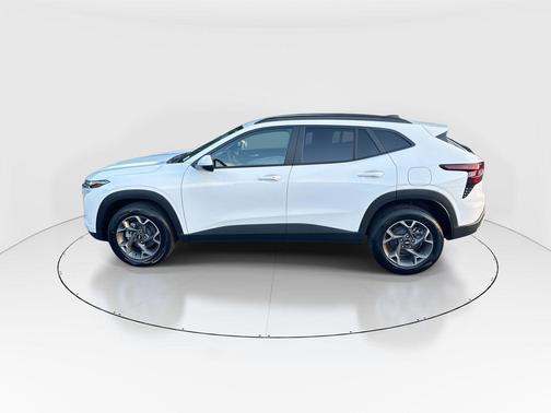 Summit White 2026 Chevrolet Trax LT