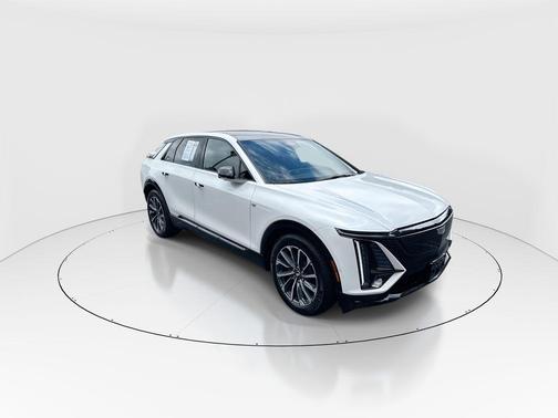 Crystal White Tricoat 2025 Cadillac LYRIQ Sport